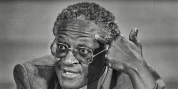Le monde rend hommage à Desmond Tutu, le père de la « Nation Arc-en-ciel »