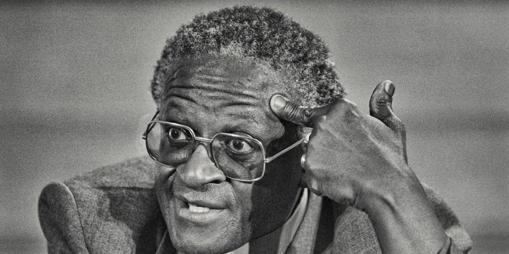 Le monde rend hommage à Desmond Tutu, le père de la « Nation Arc-en-ciel »
