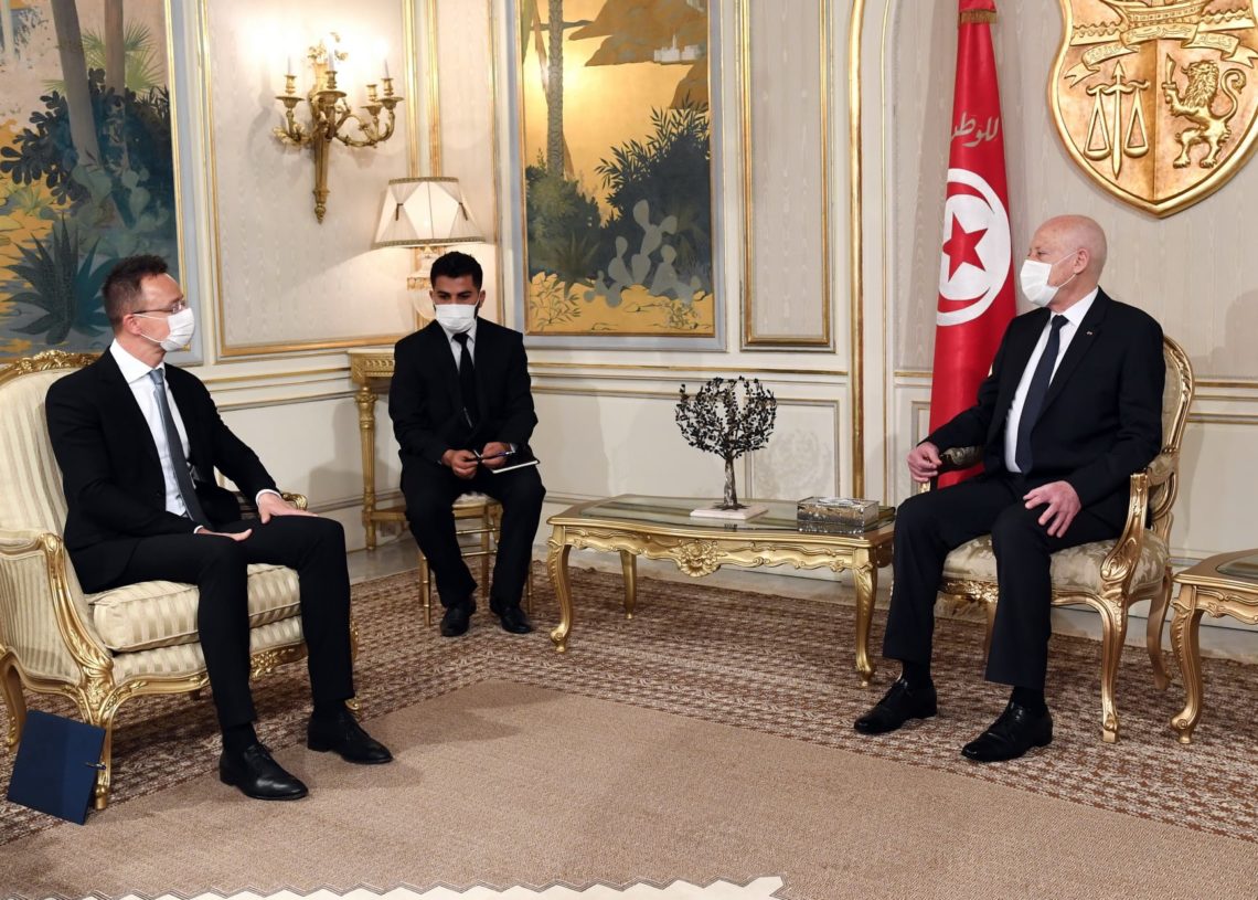 Kais Saied reçoit le ministre hongrois des affaires étrangères