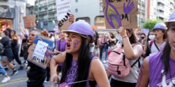 Uruguay: des milliers de femmes dans la rue contre la « culture du viol »