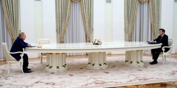 Ukraine: Vladimir Poutine reçoit Emmanuel Macron