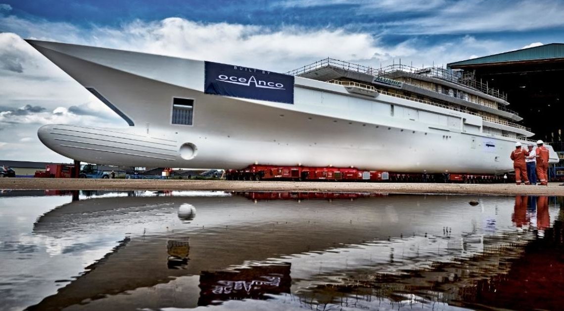 Insolite: un pont historique de Rotterdam démantelé pour laisser passer le superyacht de Jeff Bezos?