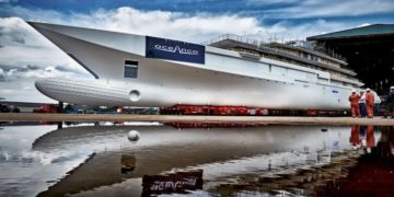 Insolite: un pont historique de Rotterdam  démantelé pour laisser passer le superyacht de Jeff Bezos?