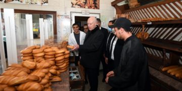 Kais Saied visite une boulangerie à Tunis