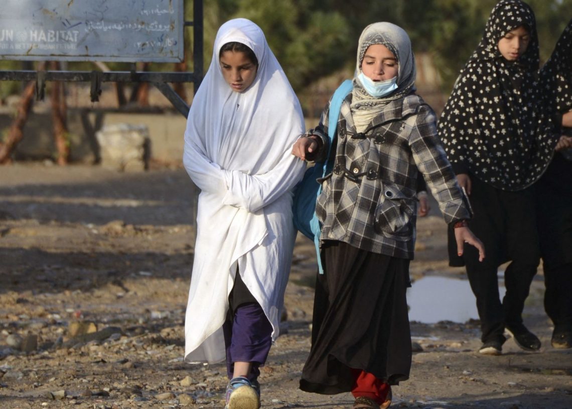 Afghanistan: les filles à nouveau privées d’école quelques heures après la réouverture