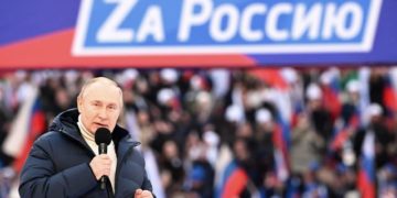 Ukraine: Vladimir Poutine disparait des écrans en plein discours
