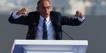 « Macron assassin » scandé durant un meeting d&rsquo;Eric Zemmour, une « indignité » selon le Président Français