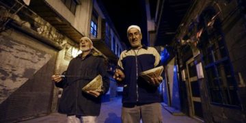 Ramadan: en Syrie, les « Moussaharatis » survivent aux smartphones