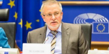 Michael Gahler déplore le décret 22 qui selon lui « mine l&rsquo;indépendance de l&rsquo;ISIE »