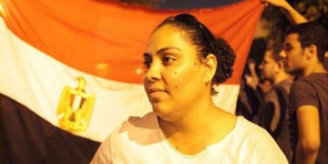 La militante et journaliste Rasha Azab acquittée par la justice égyptienne