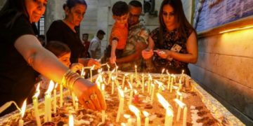 Paque orthodoxe: le « feu sacré » de Jérusalem en Irak pour la première fois