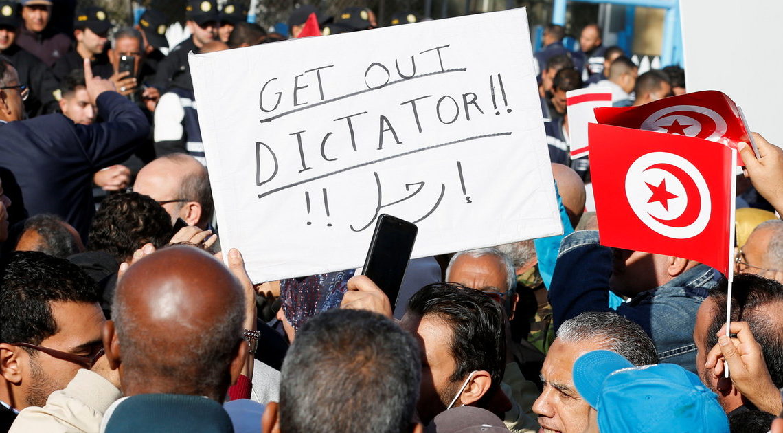 Manifestation à Tunis pour un « retour à l&rsquo;ordre constitutionnel »