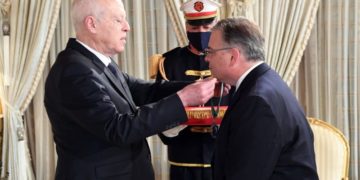 Kaïs Saïed décore Donald Blome des insignes de grand Officier de la république