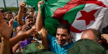 Algérie: Arrestation de Karim Tabbou , figure du Hirak