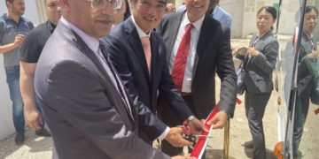Le Japon préside la Cérémonie d’inauguration du « Projet d’Acquisition d’un Minibus pour le Centre d’Enfants Autistes à Monastir »