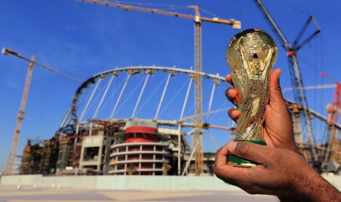 Qatar: Amnesty International appelle la FIFA à verser 440 millions de dollars aux travailleurs immigrés