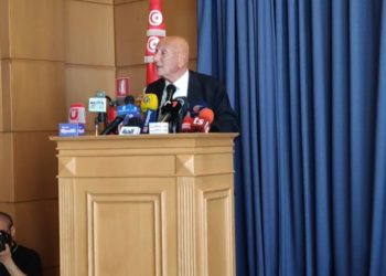 Ahmed Nejib Chebbi alerte sur une future dissolution des partis politiques par Kais Saied