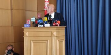 Ahmed Nejib Chebbi alerte sur une future dissolution des partis politiques par Kais Saied