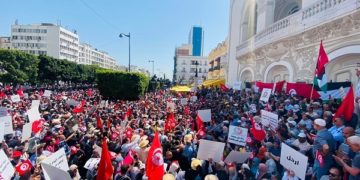 Manifestation anti-Kais Saied devant le Théâtre municipal de Tunis
