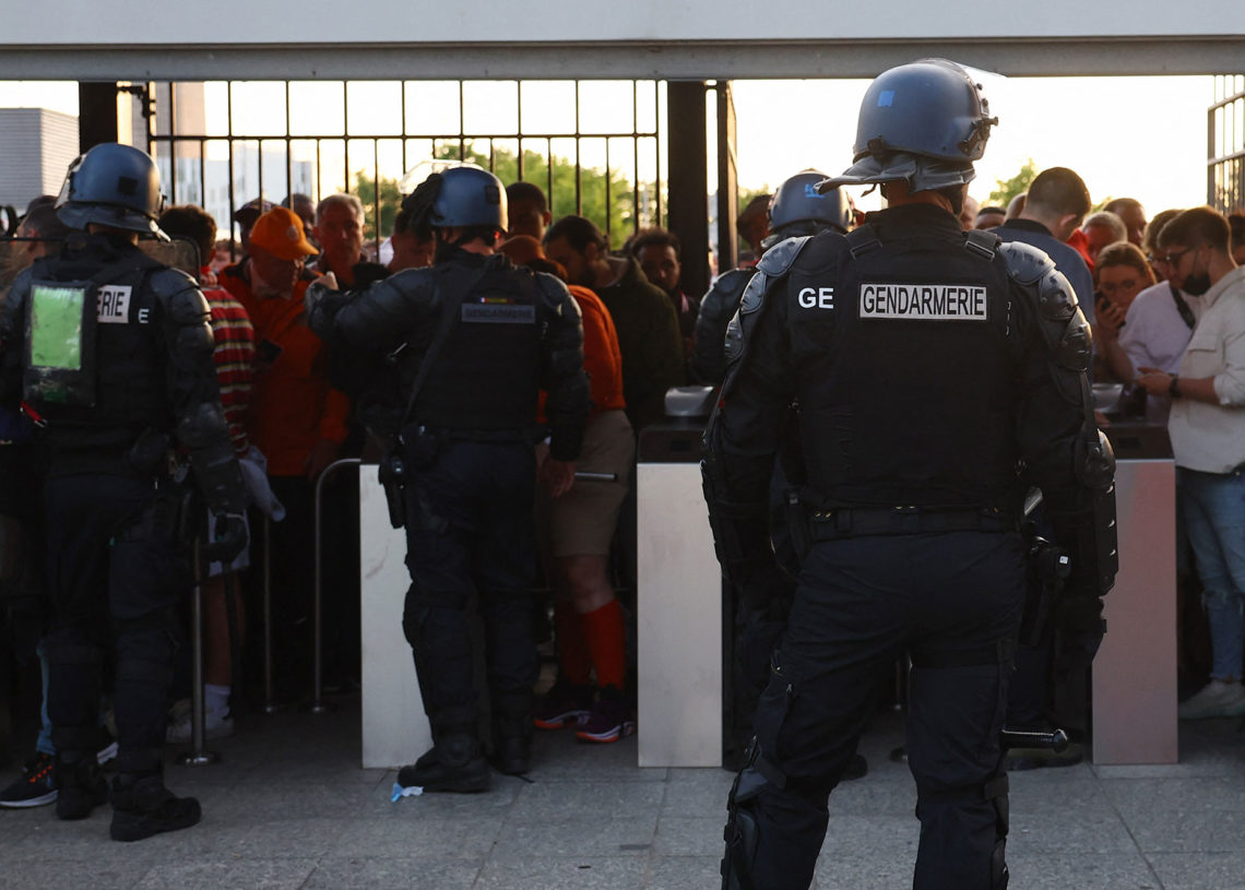 Stade de France: Gerald Darmanin dénonce une « fraude massive industrielle et organisée de faux billets »