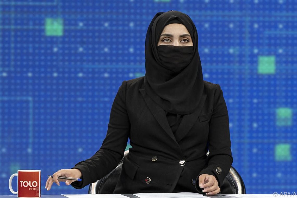 Les présentatrices afghanes résistent à la burqa