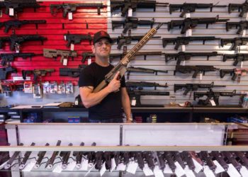 Etats-Unis: le droit au port d&rsquo;armes hors domicile, consacré par la Cour suprême