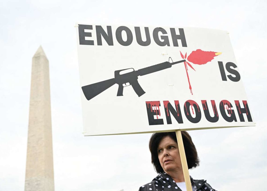 Etats-Unis: des sénateurs démocrates et républicains s&rsquo;accordent pour limiter l&rsquo;accès aux armes