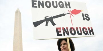 Etats-Unis: des sénateurs démocrates et républicains s&rsquo;accordent pour limiter l&rsquo;accès aux armes