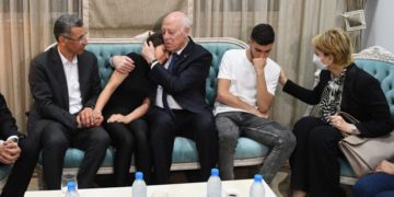 Kais Saied et son épouse  présentent leurs condoléances au ministre de l’Intérieur