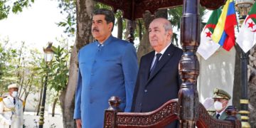 Nicolas Maduro en visite en Algérie