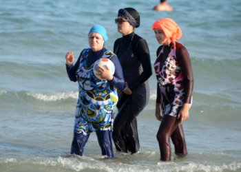 En Egypte, le burkini fait polémique car il serait « trop attirant » pour certains…