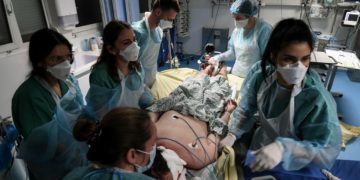 France: le personnel de santé non vacciné reste suspendu