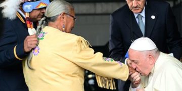 Pensionnats autochtones au Canada: le Pape François demande « pardon pour le mal commis »