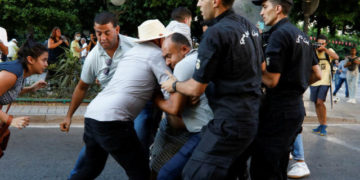 Tunis: affrontements entre protestataires et forces de l’ordre lors d’une manifestation anti-référendum