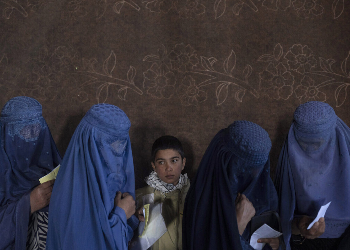 Amnesty International dénonce la « répression suffocante » que les afghanes vivent depuis la prise de pouvoir des talibans