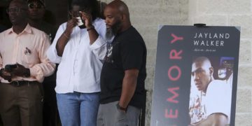 Etats-Unis: l&rsquo;autopsie d&rsquo;un afro-américain tué par la police révèle 46 blessures par balle