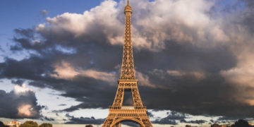 La tour Eiffel a du plomb dans l&rsquo;aile
