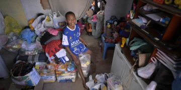 « Monsieur l’agent, on n’a rien à manger à la maison »: l&rsquo;appel d&rsquo;un enfant affamé à la police mobilise tout le Brésil