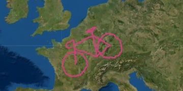 Un couple pédale des centaines de kilomètres pour dessiner un vélo géant et inciter à son utilisation au lieu de la voiture