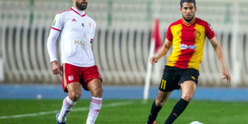 EST-CRB (1-0): les Algériens se sont retirés à la pause.