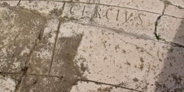 La Tunisie a parlé latin avant la France: 5. Entre vents et monnaies