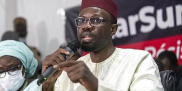 Sénégal: Ousmane Sonko officialise sa candidature à la présidentielle, accuse Macky Sall et la France de l&rsquo;en empêcher