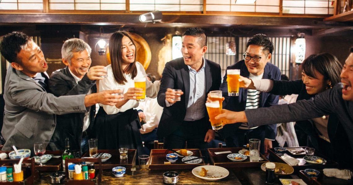 « Saké Viva »: Pour renflouer ses caisses, le Japon lance une campagne pour inciter les jeunes à la consommation d&rsquo;alcool
