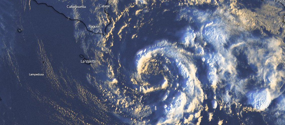 Méditerranée à 30°C : le « medicane », ce phénomène météo extrême qui pourrait survenir à l’automne ?