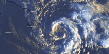 Méditerranée à 30°C :  le « medicane », ce phénomène météo extrême qui pourrait survenir à l&rsquo;automne ?
