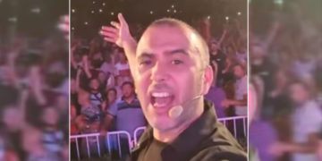 La police se rebiffe et tente d&rsquo;interrompre le spectacle de Lotfi Abdelli