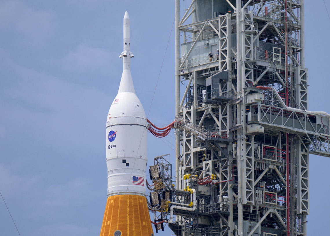 Le départ pour la Lune de la fusée spatiale Artémis repoussé à vendredi