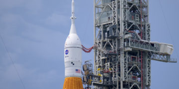 Le départ pour la Lune de la fusée spatiale Artémis repoussé à vendredi