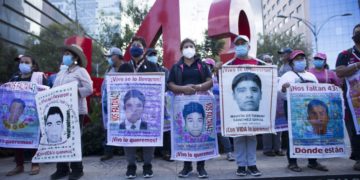 Etudiants disparus au Mexique: l&rsquo;ex-procureur général arrêté, 64 policiers et militaires recherchés pour « crime d&rsquo;Etat »