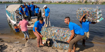 Egypte: construction d&rsquo;une pyramide en déchets plastiques pour alerter sur la pollution du Nil avant la Cop27